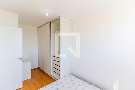Quarto 2 de apartamento para alugar com 2 quartos, 44m² em Parque Maria Helena, São Paulo