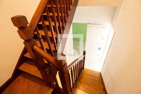 Casa para alugar com 71m², 2 quartos e sem vagaEscada