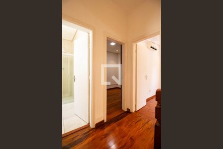 Casa para alugar com 71m², 2 quartos e sem vagaEscada