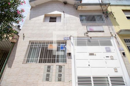 Casa para alugar com 71m², 2 quartos e sem vagaFachada