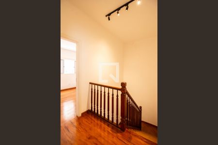 Casa para alugar com 71m², 2 quartos e sem vagaEscada