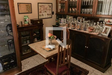 Apartamento à venda com 280m², 4 quartos e 1 vagaAdega