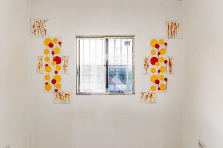 Suíte - detalhe da janela e mosaicos de apartamento para alugar com 1 quarto, 45m² em Várzea, Recife