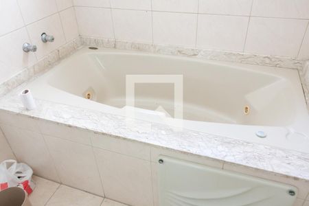 Casa à venda com 400m², 4 quartos e 5 vagas Casa à venda com 400m², 4 quartos e 5 vagasBanheiro da Suíte