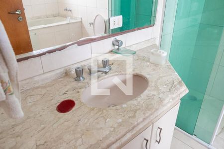 Casa à venda com 400m², 4 quartos e 5 vagas Casa à venda com 400m², 4 quartos e 5 vagasBanheiro da Suíte