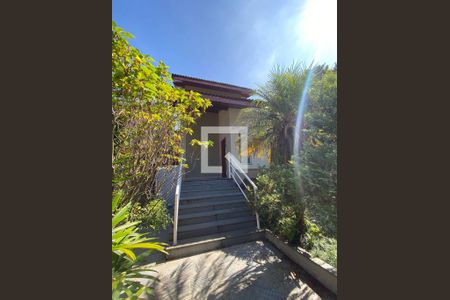 Casa à venda com 400m², 4 quartos e 5 vagas Casa à venda com 400m², 4 quartos e 5 vagasHall Entrada