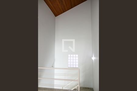 Casa à venda com 400m², 4 quartos e 5 vagas Casa à venda com 400m², 4 quartos e 5 vagasEscadas