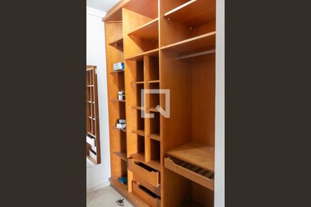 Casa à venda com 400m², 4 quartos e 5 vagas Casa à venda com 400m², 4 quartos e 5 vagasCloset da Suíte