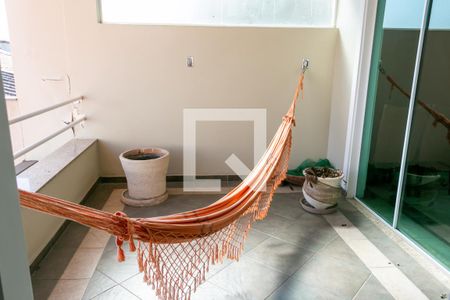 Casa à venda com 400m², 4 quartos e 5 vagas Casa à venda com 400m², 4 quartos e 5 vagasVaranda