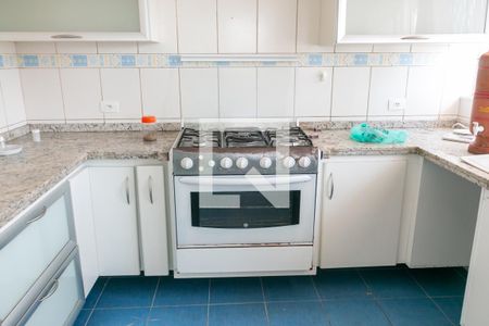 Casa à venda com 400m², 4 quartos e 5 vagas Casa à venda com 400m², 4 quartos e 5 vagasCozinha