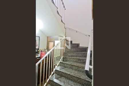 Escada de casa à venda com 2 quartos, 131m² em Jardim das Laranjeiras, São Paulo