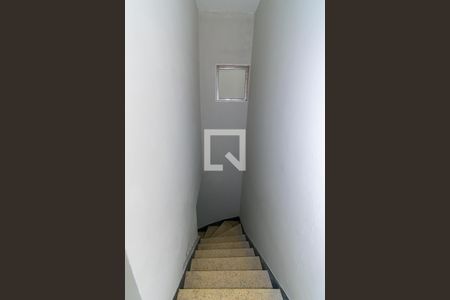 Casa para alugar com 112m², 2 quartos e 1 vagaCasa 2 - Escada