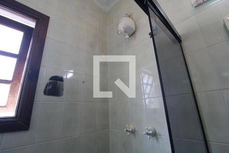 Casa à venda com 360m², 4 quartos e 6 vagasChuveiro banheiro da suíte 1