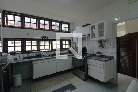 Casa à venda com 360m², 4 quartos e 6 vagasCozinha