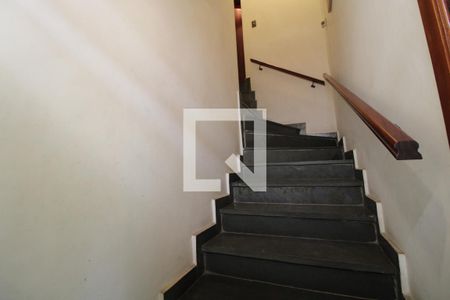 Casa à venda com 360m², 4 quartos e 6 vagasEscada