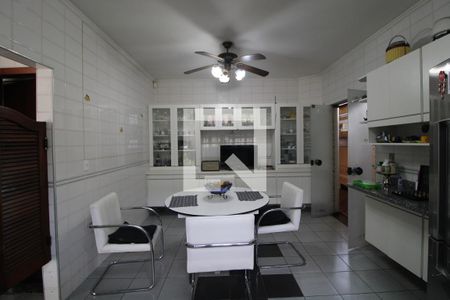 Casa à venda com 360m², 4 quartos e 6 vagasCozinha