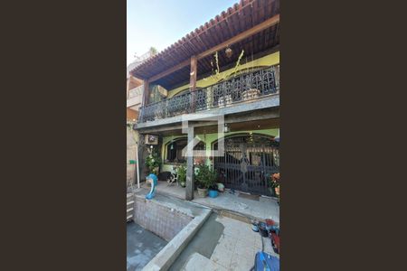 Casa para alugar com 250m², 4 quartos e 5 vagas Casa para alugar com 250m², 4 quartos e 5 vagasFachada