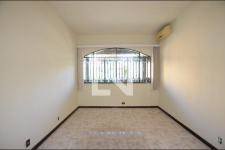 Casa para alugar com 250m², 4 quartos e 5 vagasQuarto 1 Suite