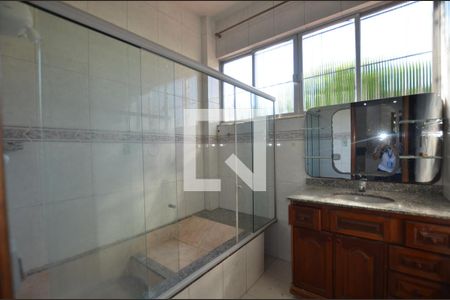 Casa para alugar com 250m², 4 quartos e 5 vagasBanheiro Social