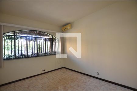 Casa para alugar com 250m², 4 quartos e 5 vagasQuarto 1 Suite
