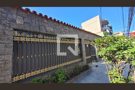 Casa para alugar com 250m², 4 quartos e 5 vagas Casa para alugar com 250m², 4 quartos e 5 vagasFachada