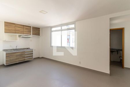 Sala de apartamento para alugar com 3 quartos, 77m² em República, São Paulo