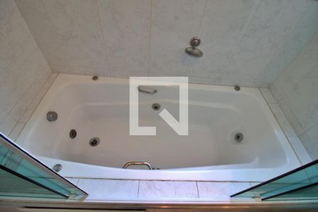 Apartamento à venda com 180m², 4 quartos e 4 vagas Apartamento à venda com 180m², 4 quartos e 4 vagasBanheiro da Suíte 4