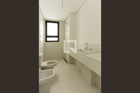 Apartamento à venda com 374m², 5 quartos e 5 vagasBanheiro da Suíte 2