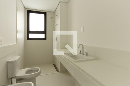 Apartamento à venda com 374m², 5 quartos e 5 vagasBanheiro da Suíte 2