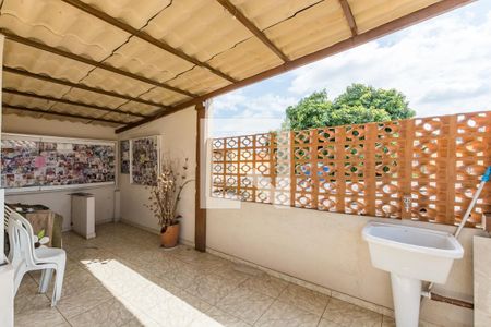 Casa à venda com 149m², 3 quartos e 2 vagas Casa à venda com 149m², 3 quartos e 2 vagasVaranda