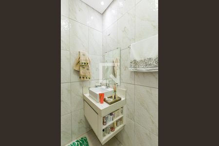 Casa à venda com 149m², 3 quartos e 2 vagas Casa à venda com 149m², 3 quartos e 2 vagasBanheiro Social