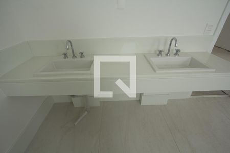 Apartamento à venda com 374m², 5 quartos e 5 vagasBanheiro da Suíte 4