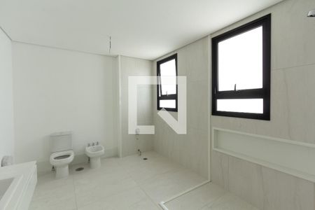 Apartamento à venda com 374m², 5 quartos e 5 vagasBanheiro da Suíte 4