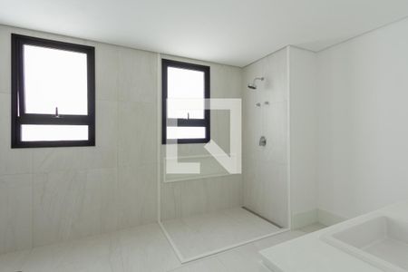 Apartamento à venda com 374m², 5 quartos e 5 vagasBanheiro da Suíte 4