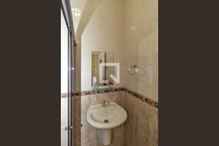 Casa à venda com 300m², 3 quartos e 6 vagasBanheiro 2