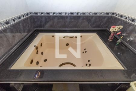 Casa à venda com 300m², 3 quartos e 6 vagasBanheiro da Suíte