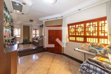 Sala de casa à venda com 3 quartos, 300m² em Jardim Cotiana, São Paulo