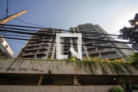 Apartamento para alugar com 71m², 2 quartos e 1 vagaFachada