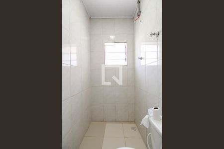 Banheiro de casa para alugar com 1 quarto, 20m² em Vila Bertioga, São Paulo