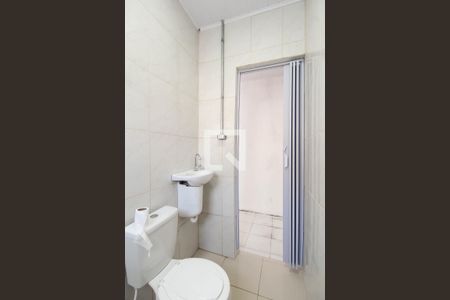 Banheiro de casa para alugar com 1 quarto, 20m² em Vila Bertioga, São Paulo