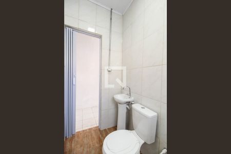 Banheiro de casa para alugar com 1 quarto, 17m² em Vila Bertioga, São Paulo