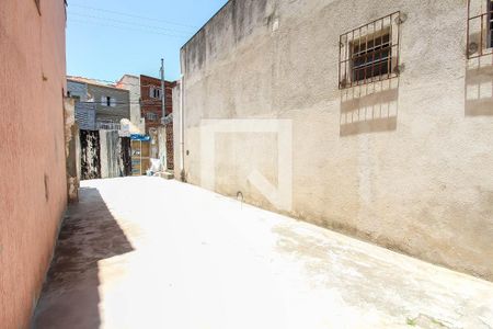 Casa para alugar com 17m², 1 quarto e 1 vaga Casa para alugar com 17m², 1 quarto e 1 vagaGaragem