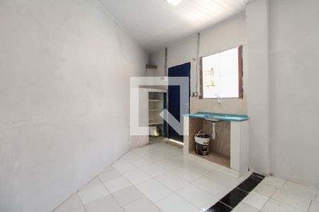 Cozinha de casa para alugar com 1 quarto, 17m² em Vila Bertioga, São Paulo