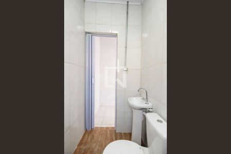 Banheiro de casa para alugar com 1 quarto, 17m² em Vila Bertioga, São Paulo