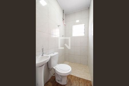 Banheiro de casa para alugar com 1 quarto, 17m² em Vila Bertioga, São Paulo