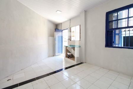 Sala/Quarto de casa para alugar com 1 quarto, 17m² em Vila Bertioga, São Paulo