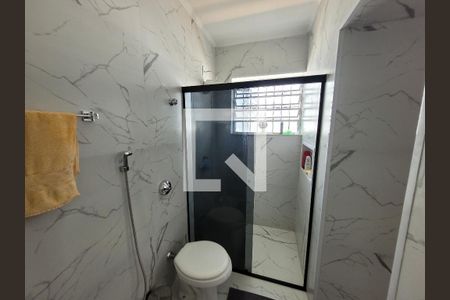 Casa à venda com 188m², 4 quartos e 4 vagas Casa à venda com 188m², 4 quartos e 4 vagasBanheiro da Suíte