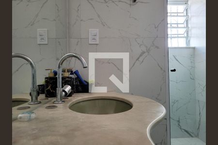 Casa à venda com 188m², 4 quartos e 4 vagas Casa à venda com 188m², 4 quartos e 4 vagasBanheiro