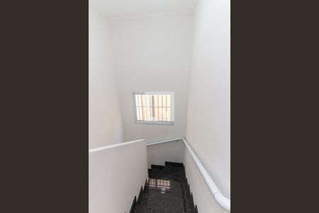 Casa para alugar com 120m², 2 quartos e 2 vagasEscada 