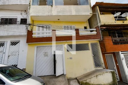 Casa à venda com 160m², 4 quartos e 2 vagasFachada e garagem